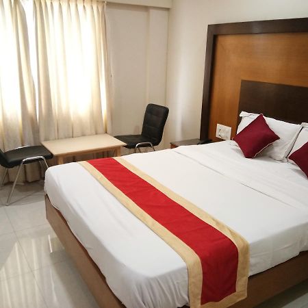 Hlv Grand Inn Bangalore Esterno foto