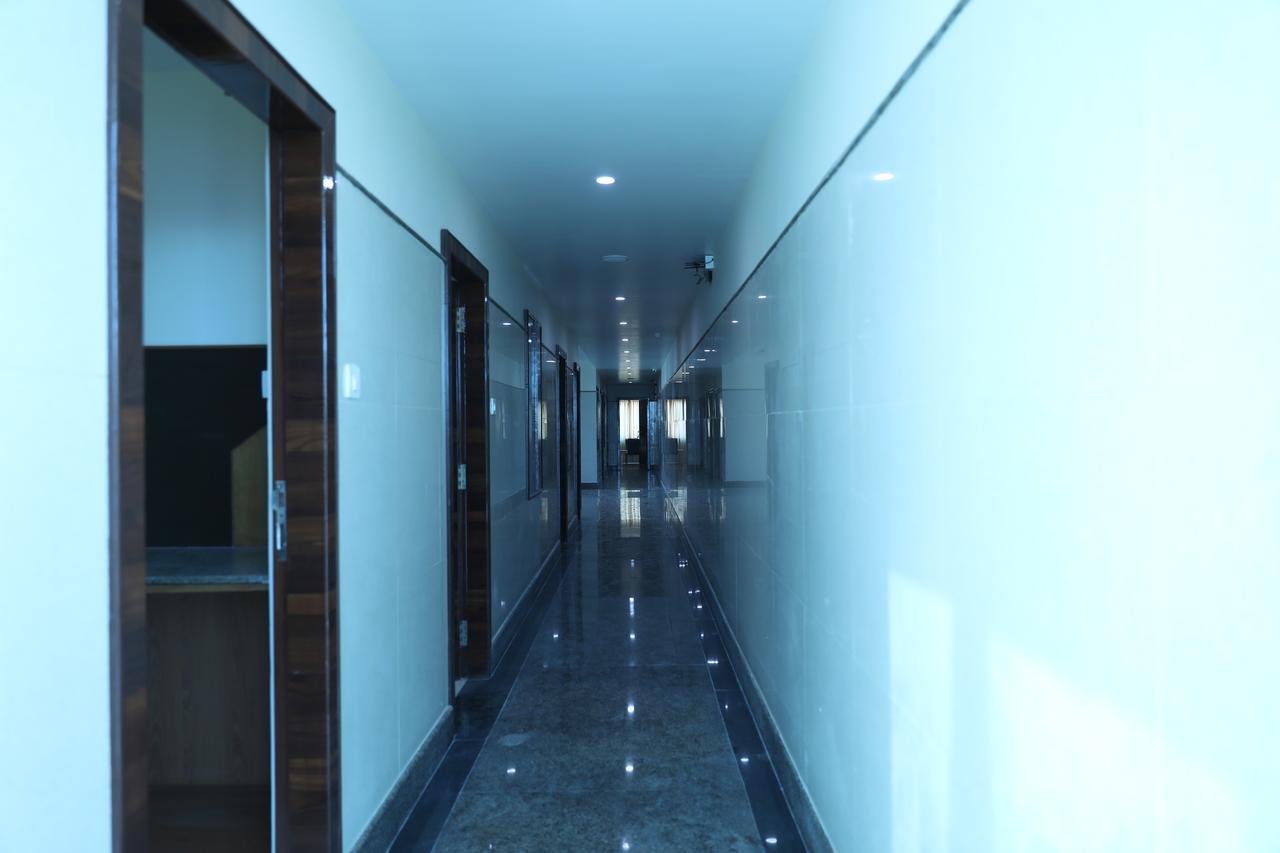 Hlv Grand Inn Bangalore Esterno foto