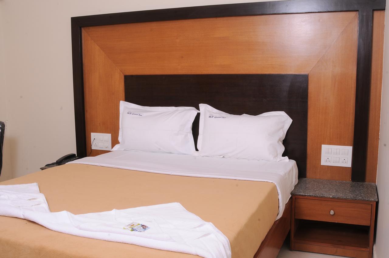 Hlv Grand Inn Bangalore Esterno foto
