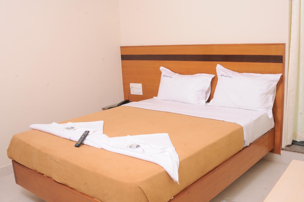 Hlv Grand Inn Bangalore Esterno foto