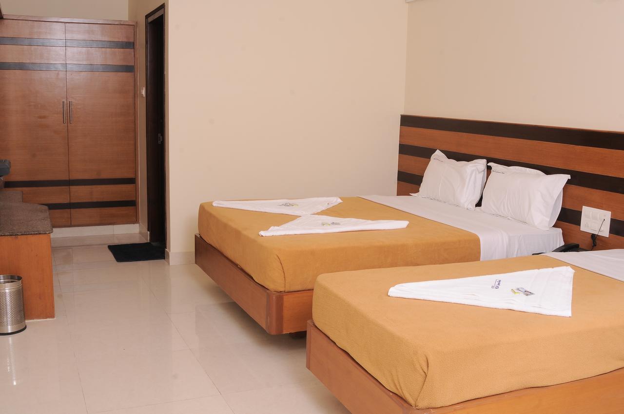 Hlv Grand Inn Bangalore Esterno foto