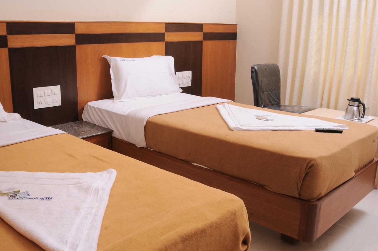 Hlv Grand Inn Bangalore Esterno foto