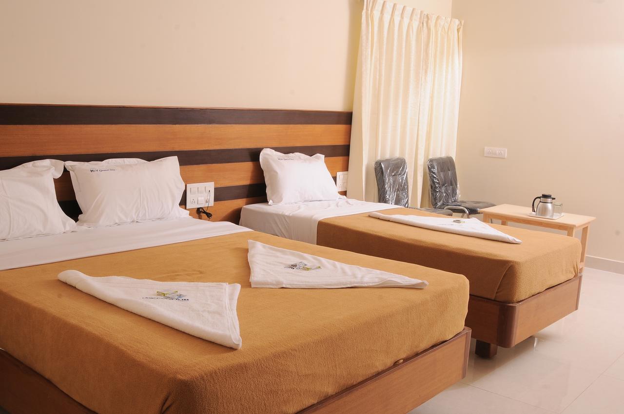Hlv Grand Inn Bangalore Esterno foto