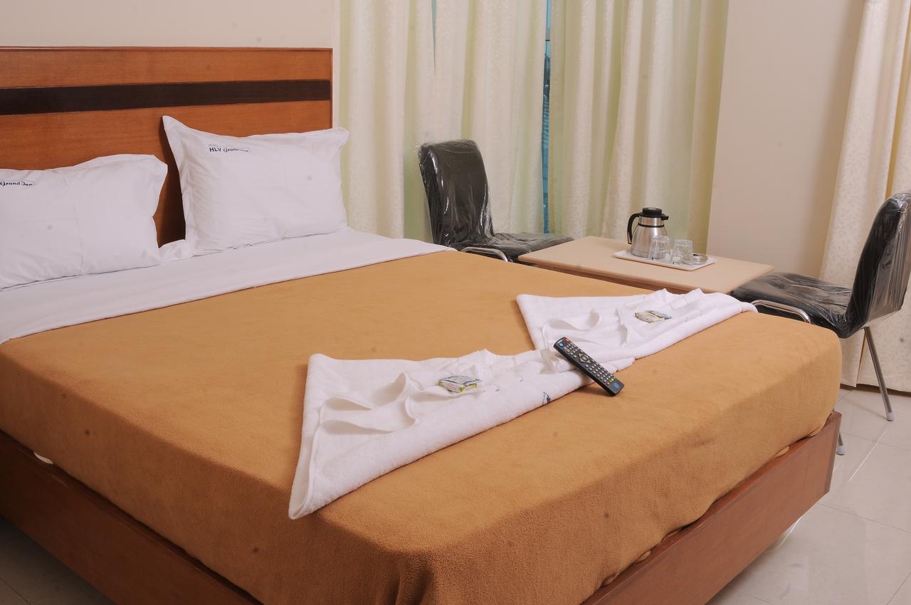 Hlv Grand Inn Bangalore Esterno foto