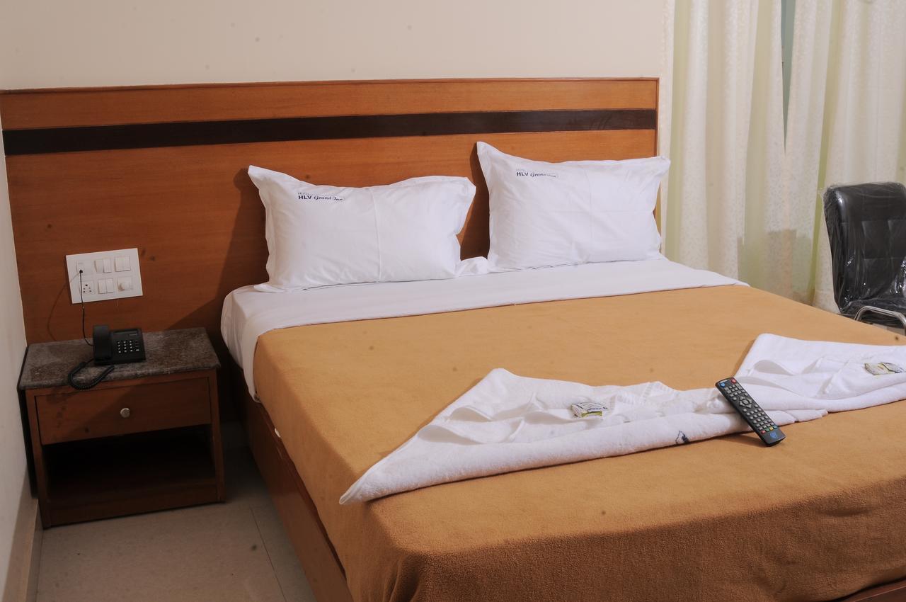 Hlv Grand Inn Bangalore Esterno foto
