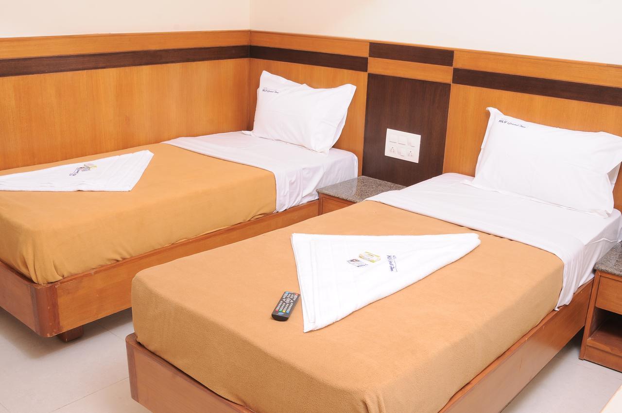 Hlv Grand Inn Bangalore Esterno foto