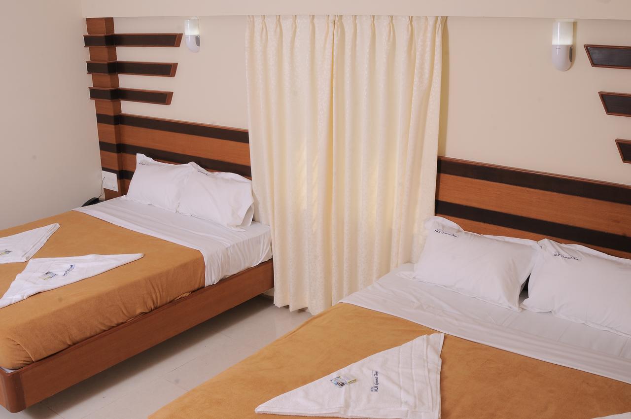 Hlv Grand Inn Bangalore Esterno foto