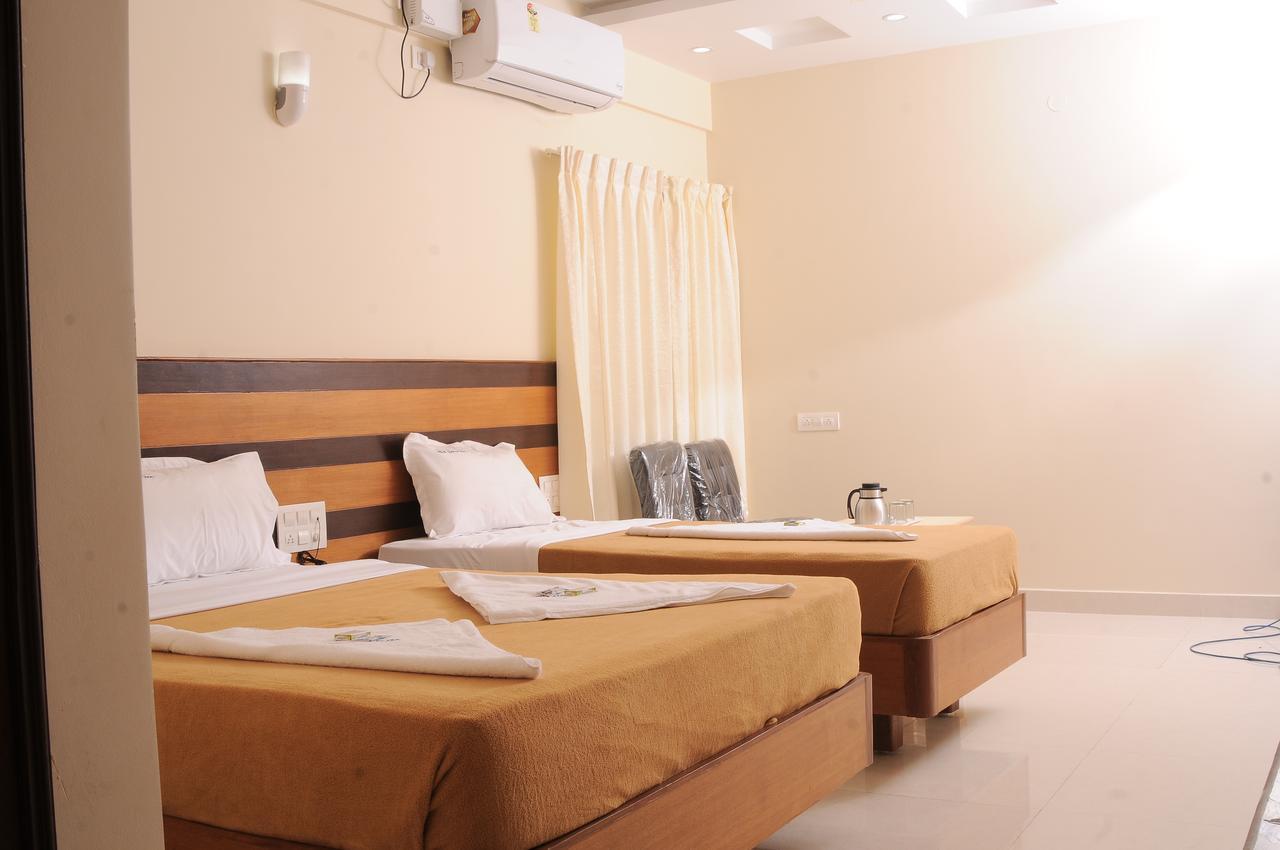 Hlv Grand Inn Bangalore Esterno foto