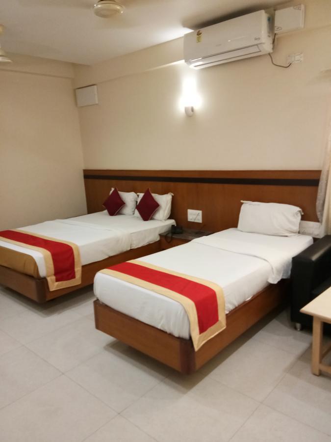 Hlv Grand Inn Bangalore Esterno foto