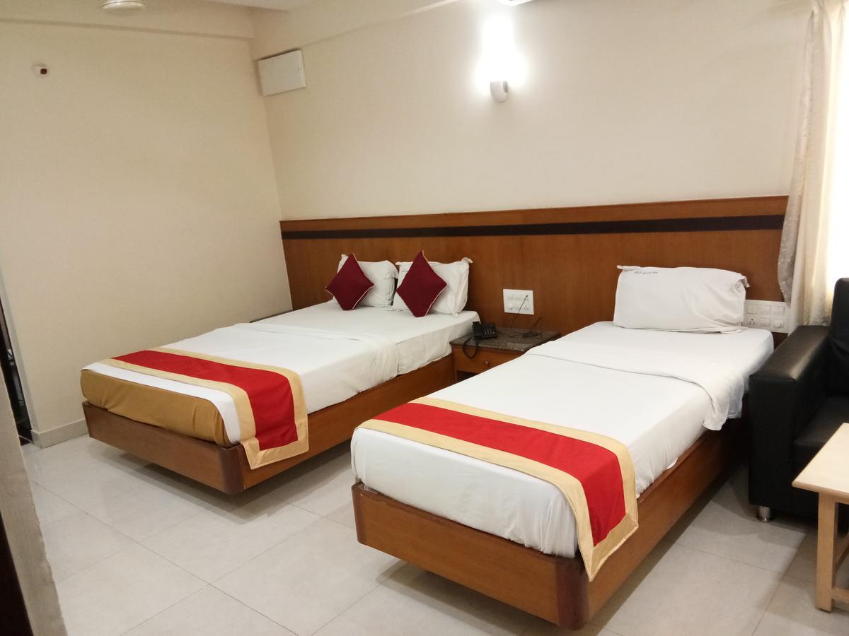 Hlv Grand Inn Bangalore Esterno foto